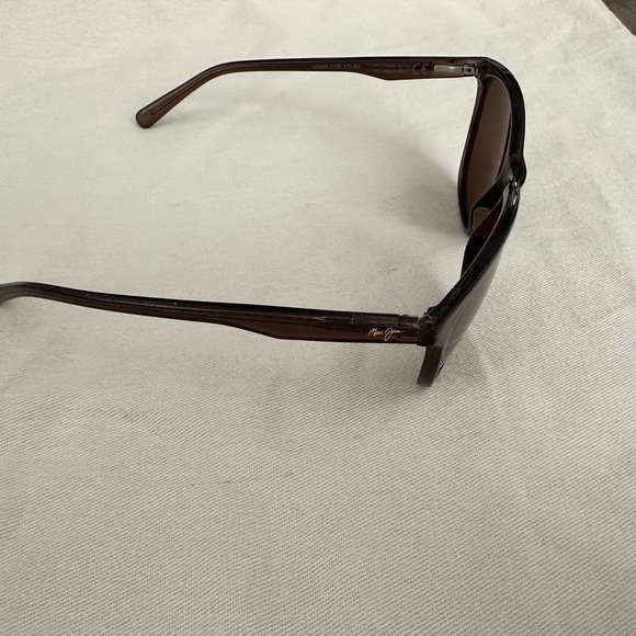Maui Jim Sunglasses with Case. - Picture 2 of 6